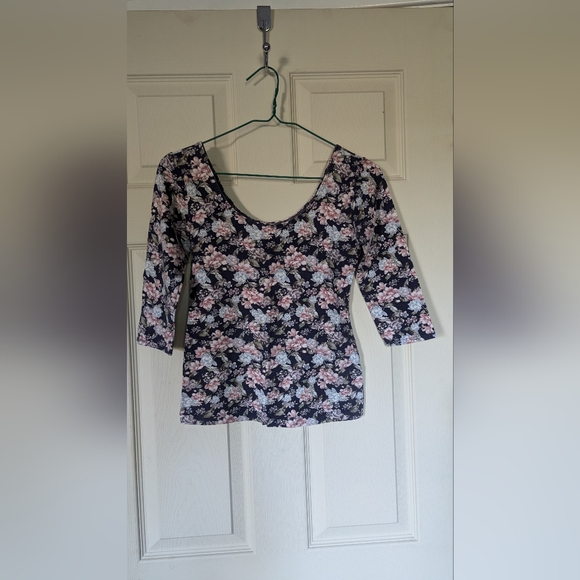 Cropped Sleeve Floral Top - Picture 1 of 3